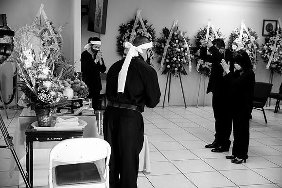 Hien's Mom Funeral-B&W (241)
