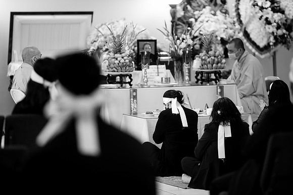 Hien's Mom Funeral-B&W (369)
