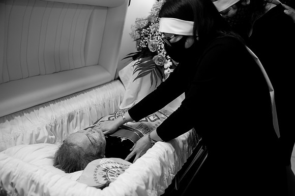 Hien's Mom Funeral-B&W (80)