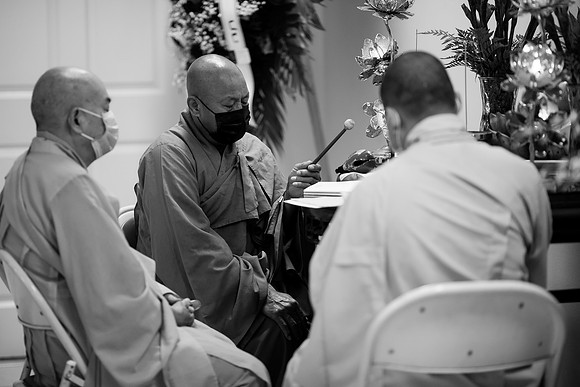 Hien's Mom Funeral-B&W (36)
