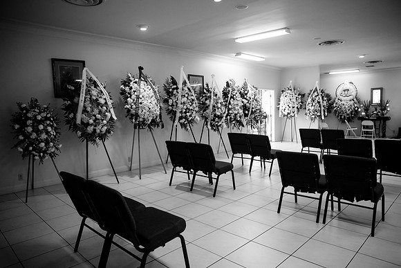 Hien's Mom Funeral-B&W (130)