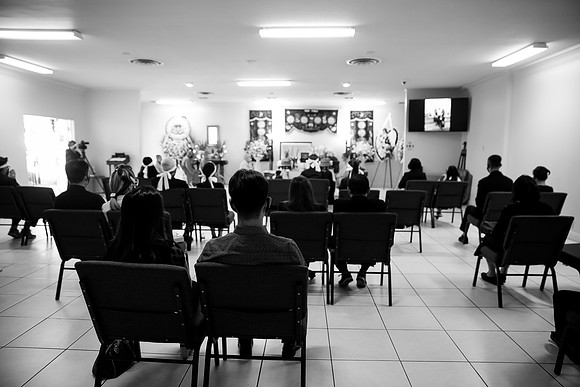 Hien's Mom Funeral-B&W (367)