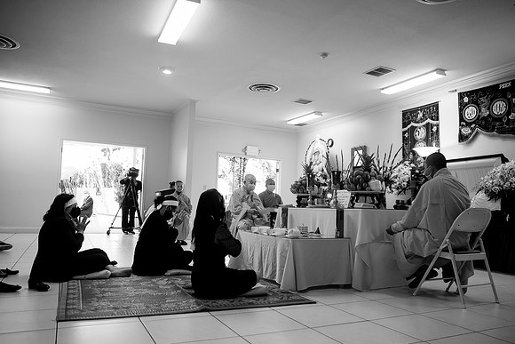 Hien's Mom Funeral-B&W (373)