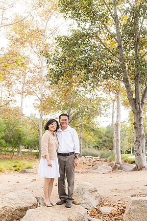 outdoor family photo in irvine by orange county wedding photographer tram bill (10)