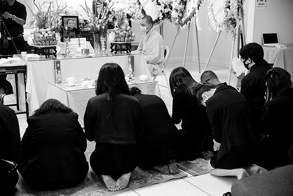Hien's Mom Funeral-B&W (48)