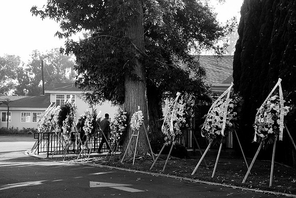 Hien's Mom Funeral-B&W (330)
