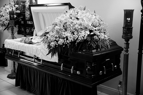 Hien's Mom Funeral-B&W (220)