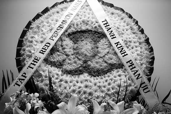 Hien's Mom Funeral-B&W (114)