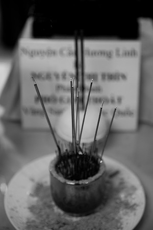 Hien's Mom Funeral-B&W (289)