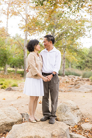 outdoor family photo in irvine by orange county wedding photographer tram bill (12)