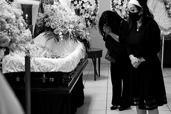 Hien's Mom Funeral-B&W (310)