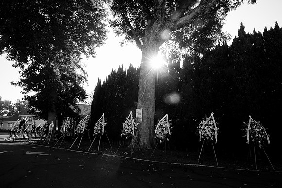 Hien's Mom Funeral-B&W (329)