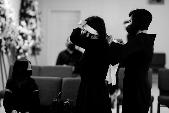 Hien's Mom Funeral-B&W (67)