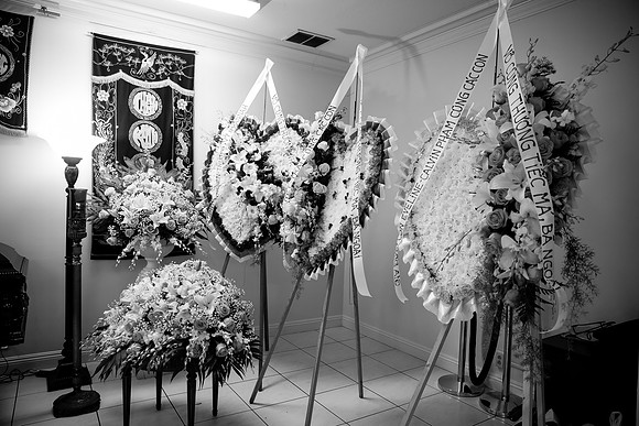 Hien's Mom Funeral-B&W (11)