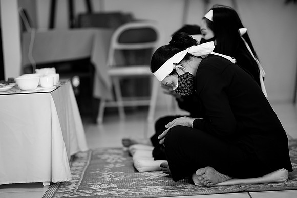 Hien's Mom Funeral-B&W (206)