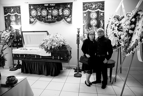 Hien's Mom Funeral-B&W (134)