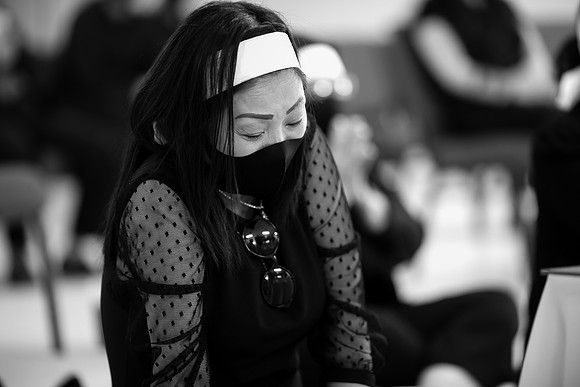 Hien's Mom Funeral-B&W (377)