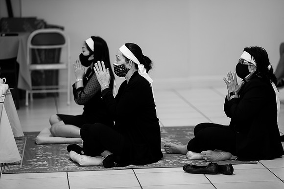 Hien's Mom Funeral-B&W (359)