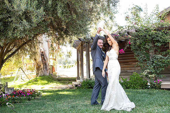 first-look-wedding-photo-at-lake-oak-meadows-by-wedding-photographer-in-temecula,-Photoquest-studio-(27)