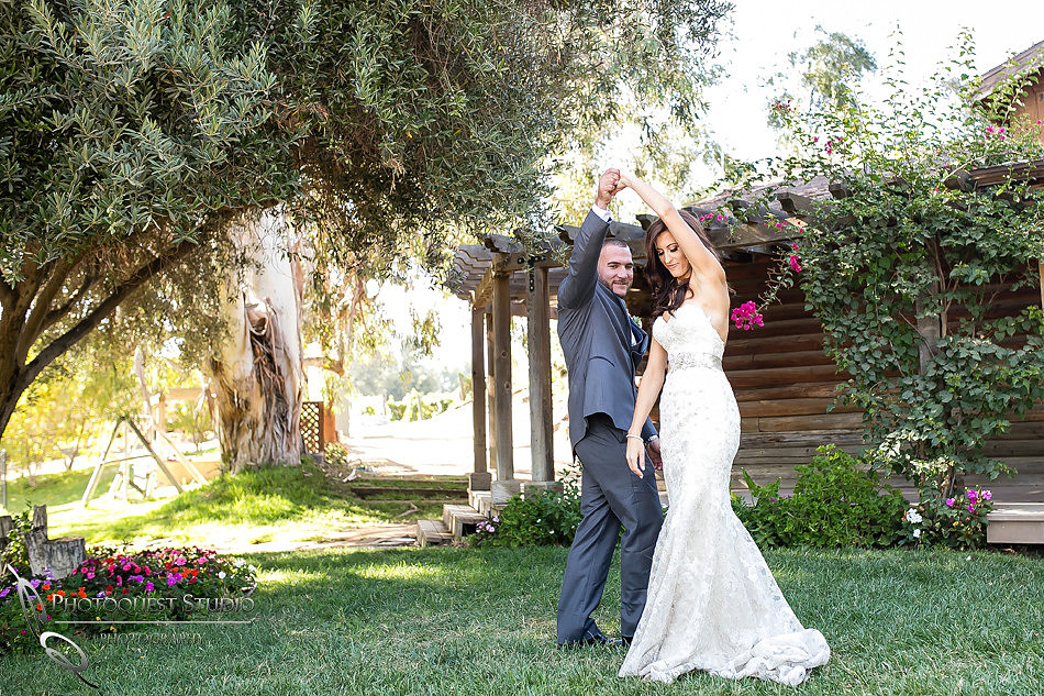 first-look-wedding-photo-at-lake-oak-meadows-by-wedding-photographer-in-temecula,-Photoquest-studio-(27)