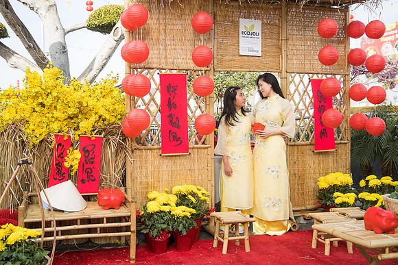 mother and daughter lunar new year viet tet photo orange county los angeles wedding photographer-4