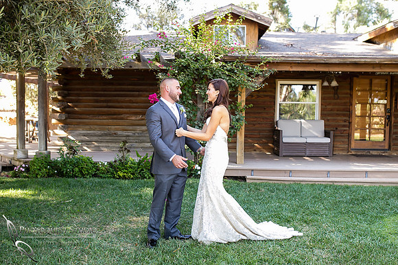 first-look-wedding-photo-at-lake-oak-meadows-by-wedding-photographer-in-temecula,-Photoquest-studio-(11)