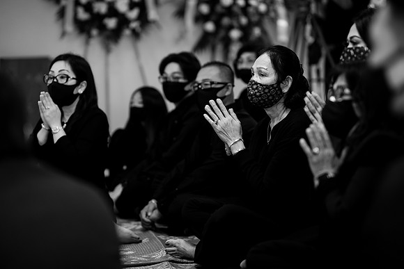 Hien's Mom Funeral-B&W (61)