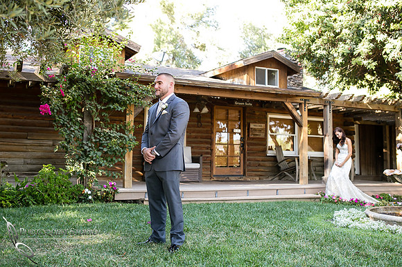 first-look-wedding-photo-at-lake-oak-meadows-by-wedding-photographer-in-temecula,-Photoquest-studio-(3)