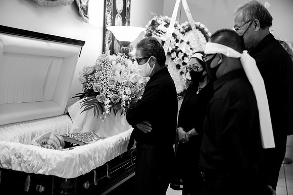 Hien's Mom Funeral-B&W (152)