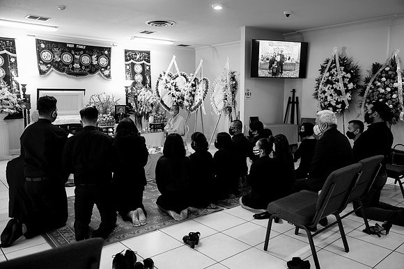 Hien's Mom Funeral-B&W (42)