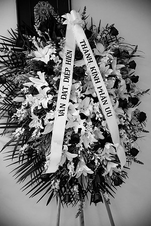 Hien's Mom Funeral-B&W (126)