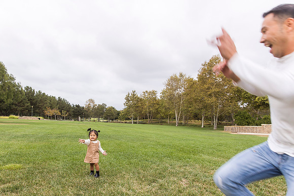 outdoor family photo in irvine by orange county wedding photographer tram bill (229)