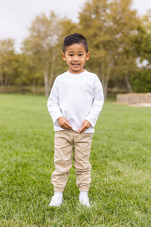 outdoor family photo in irvine by orange county wedding photographer tram bill (217)