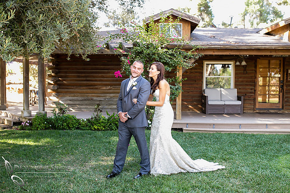 first-look-wedding-photo-at-lake-oak-meadows-by-wedding-photographer-in-temecula,-Photoquest-studio-(8)