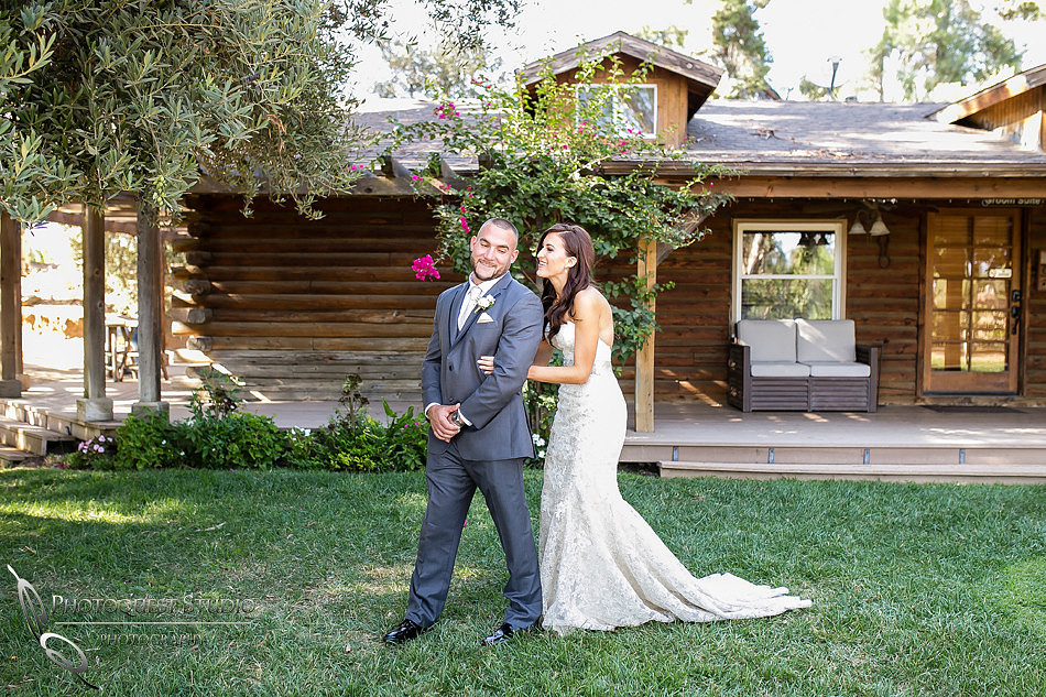 first-look-wedding-photo-at-lake-oak-meadows-by-wedding-photographer-in-temecula,-Photoquest-studio-(8)