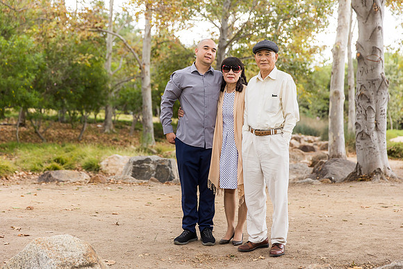 outdoor family photo in irvine by orange county wedding photographer tram bill (139)