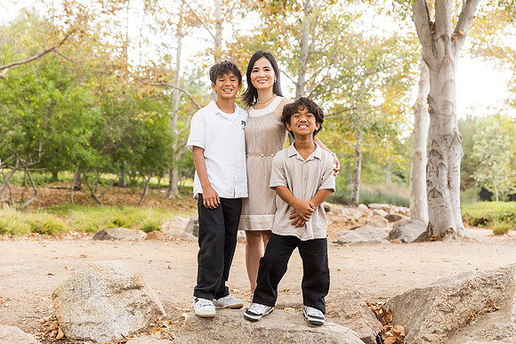 outdoor family photo in irvine by orange county wedding photographer tram bill (58)