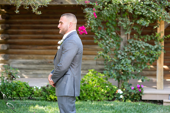 first-look-wedding-photo-at-lake-oak-meadows-by-wedding-photographer-in-temecula,-Photoquest-studio-(1)