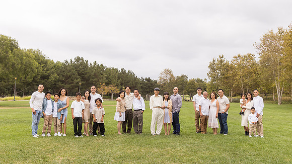 outdoor family photo in irvine by orange county wedding photographer tram bill (199)