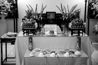 Hien's Mom Funeral-B&W (13)