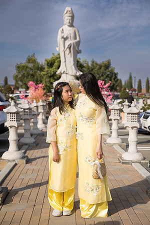 mother and daughter lunar new year viet tet photo orange county los angeles wedding photographer-18