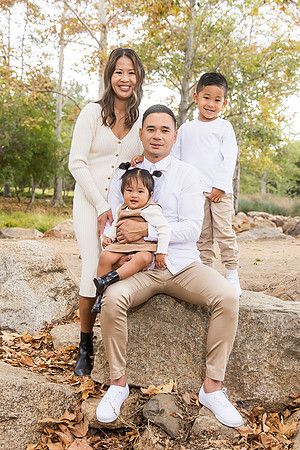 outdoor family photo in irvine by orange county wedding photographer tram bill (119)