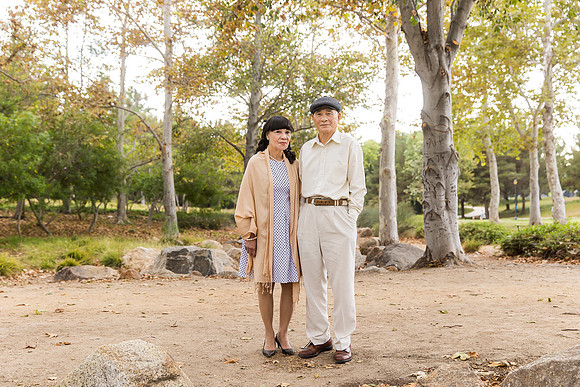 outdoor family photo in irvine by orange county wedding photographer tram bill (46)