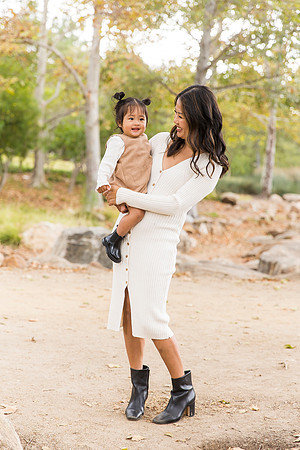 outdoor family photo in irvine by orange county wedding photographer tram bill (108)