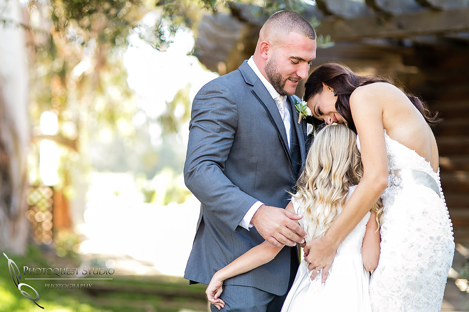 first-look-wedding-photo-at-lake-oak-meadows-by-wedding-photographer-in-temecula,-Photoquest-studio-(23)