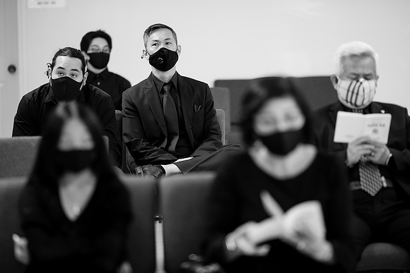 Hien's Mom Funeral-B&W (37)