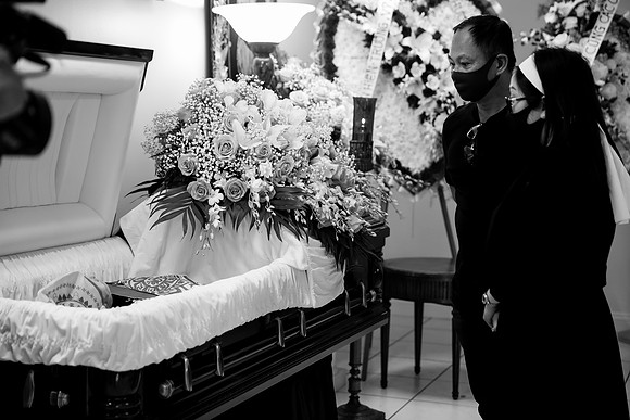 Hien's Mom Funeral-B&W (145)