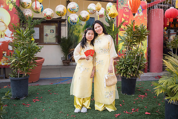 mother and daughter lunar new year viet tet photo orange county los angeles wedding photographer-33