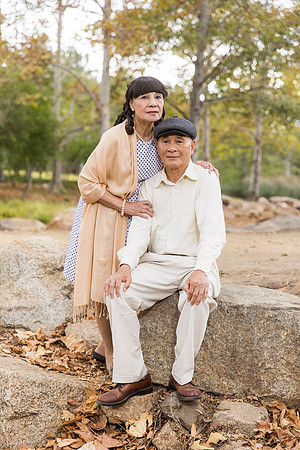 outdoor family photo in irvine by orange county wedding photographer tram bill (143)