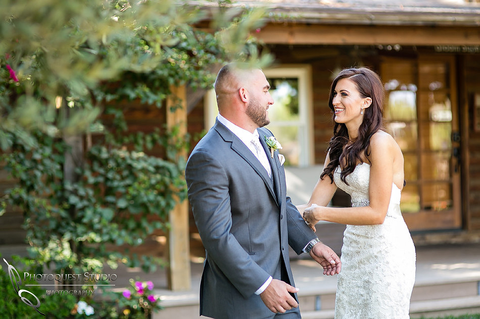 first-look-wedding-photo-at-lake-oak-meadows-by-wedding-photographer-in-temecula,-Photoquest-studio-(9)